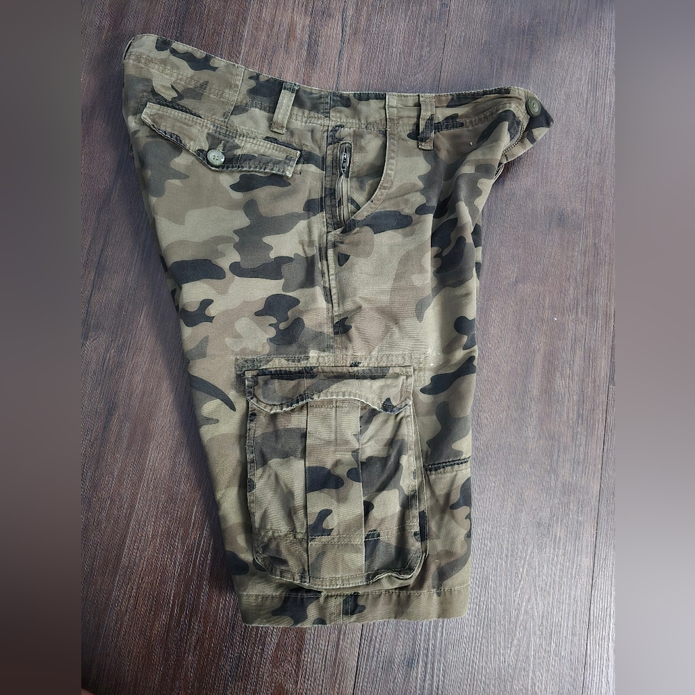 Mens Cargo Shorts Size 31 Color black & Green